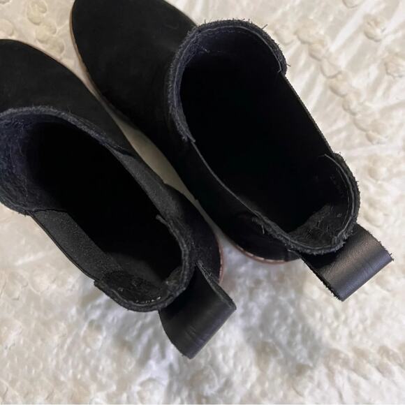 Bertuchi Black Suede Booties Size 39 - Picture 10 of 10